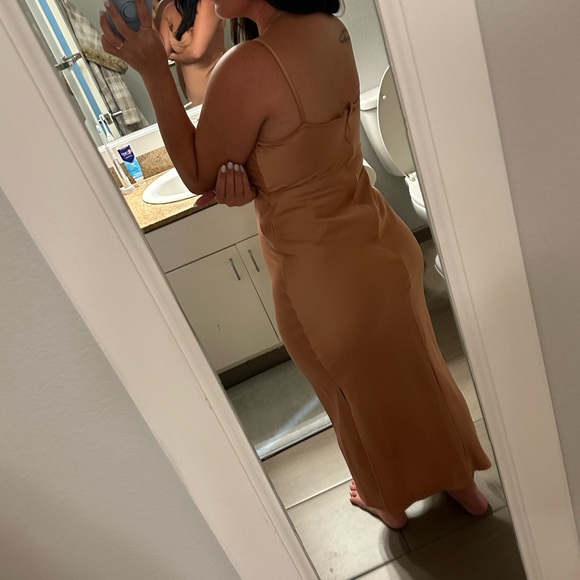 Blush satin dress - Picture 3 of 8